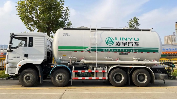 Lingyu cement bulk carrier