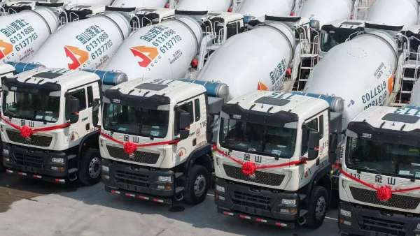 Good news for deliveries in June! Multiple batches of vehicles shipped to various locations further accelerate CIMC Vehicles' market share of new energy concrete mixer trucks