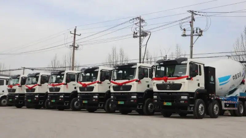 When the peonies bloom, the first batch of CIMC Vehicles & China National Heavy Duty Truck Group's new energy mixer trucks were delivered to their "old friends" in Luoyang