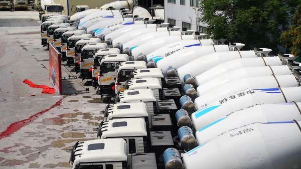 1Another 20 units delivered to South China! CIMC Vehicles' new energy concrete mixer trucks continue to sell well in the market