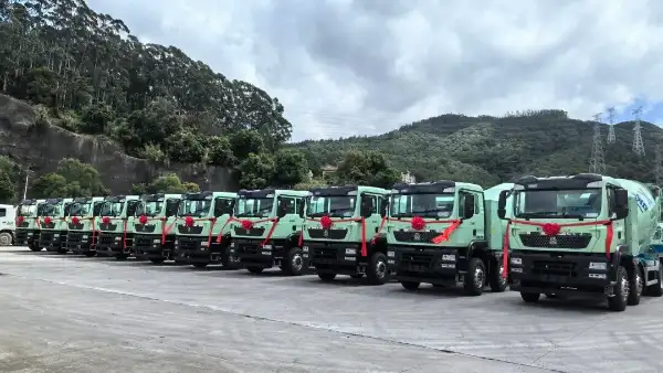 A trusted choice, a win-win future! An old friend of CIMC Vehicles paid full price for 40 additional new energy mixer trucks