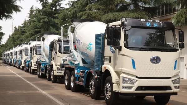 Heavy truck sales saw their seventh consecutive month of growth in October, reaching 95,000 units, with Sinotruk and FAW exceeding 20,000 units!