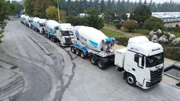 What strengths do you rely on to conquer mountain cities? CIMC Vehicles' mixer trucks have been favored by customers for ten years!