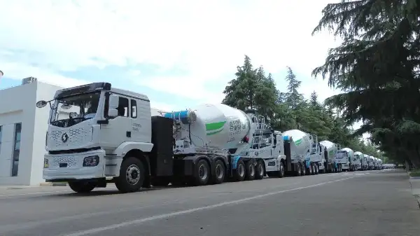 The annual sales target is 1.1 million units, with 105,000 heavy trucks sold in September!