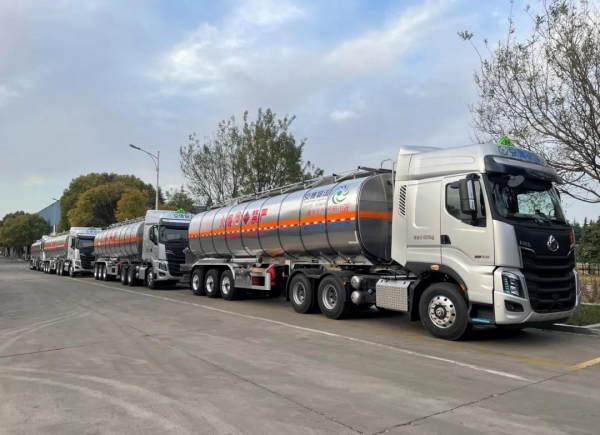What are the safety regulations for fuel tank trucks?