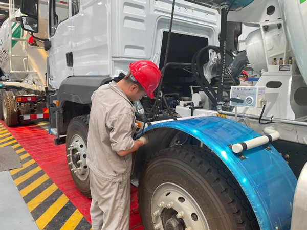 Stick to the high temperature of the front line, work together to ensure production